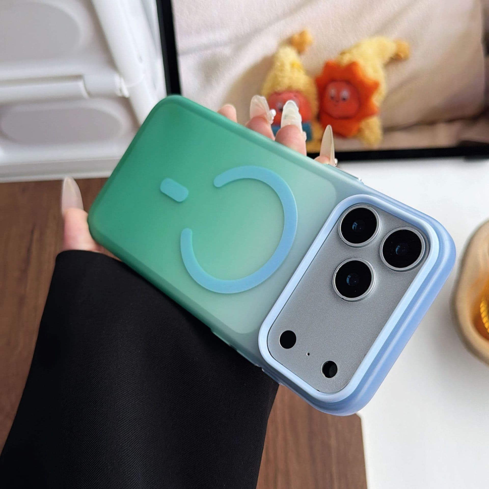 New Colorful Matte Skin-Feel Phone Case for iPhone 17 Pro Max, Magnetic Apple 16 Anti-Drop Protective Cover