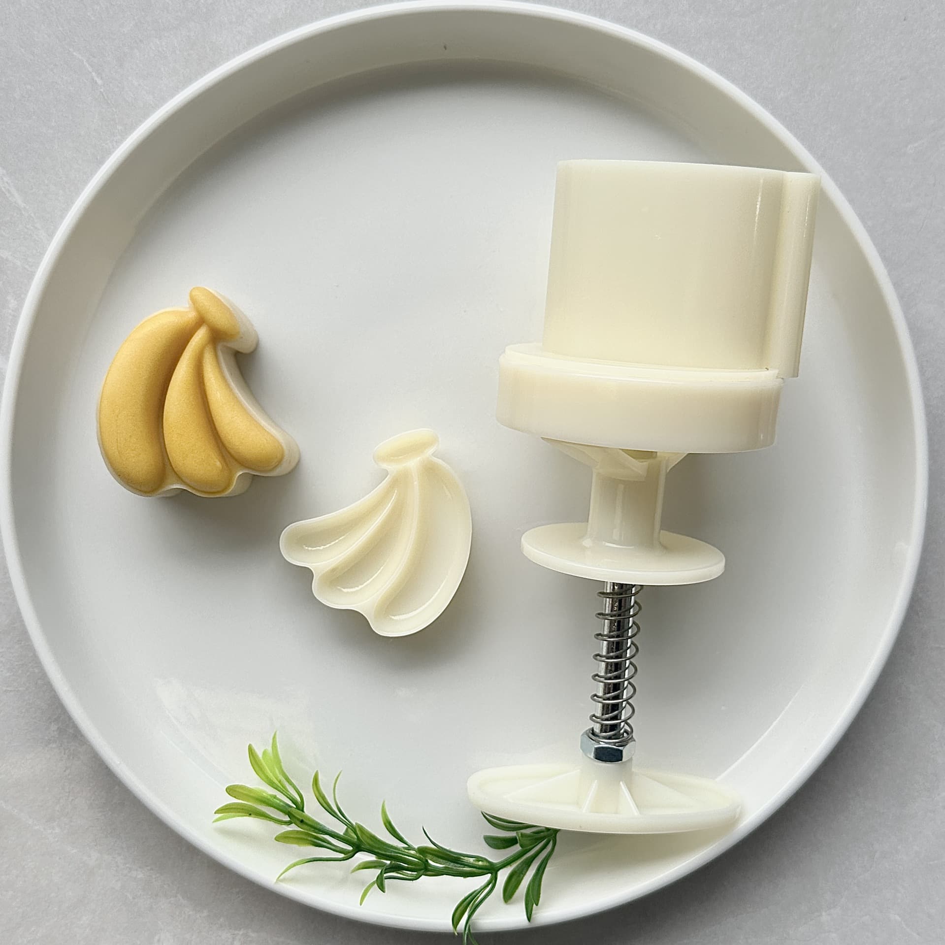 50g 3D banana baking mold, cute banana mung bean cake snack mooncake hand-press plastic mold