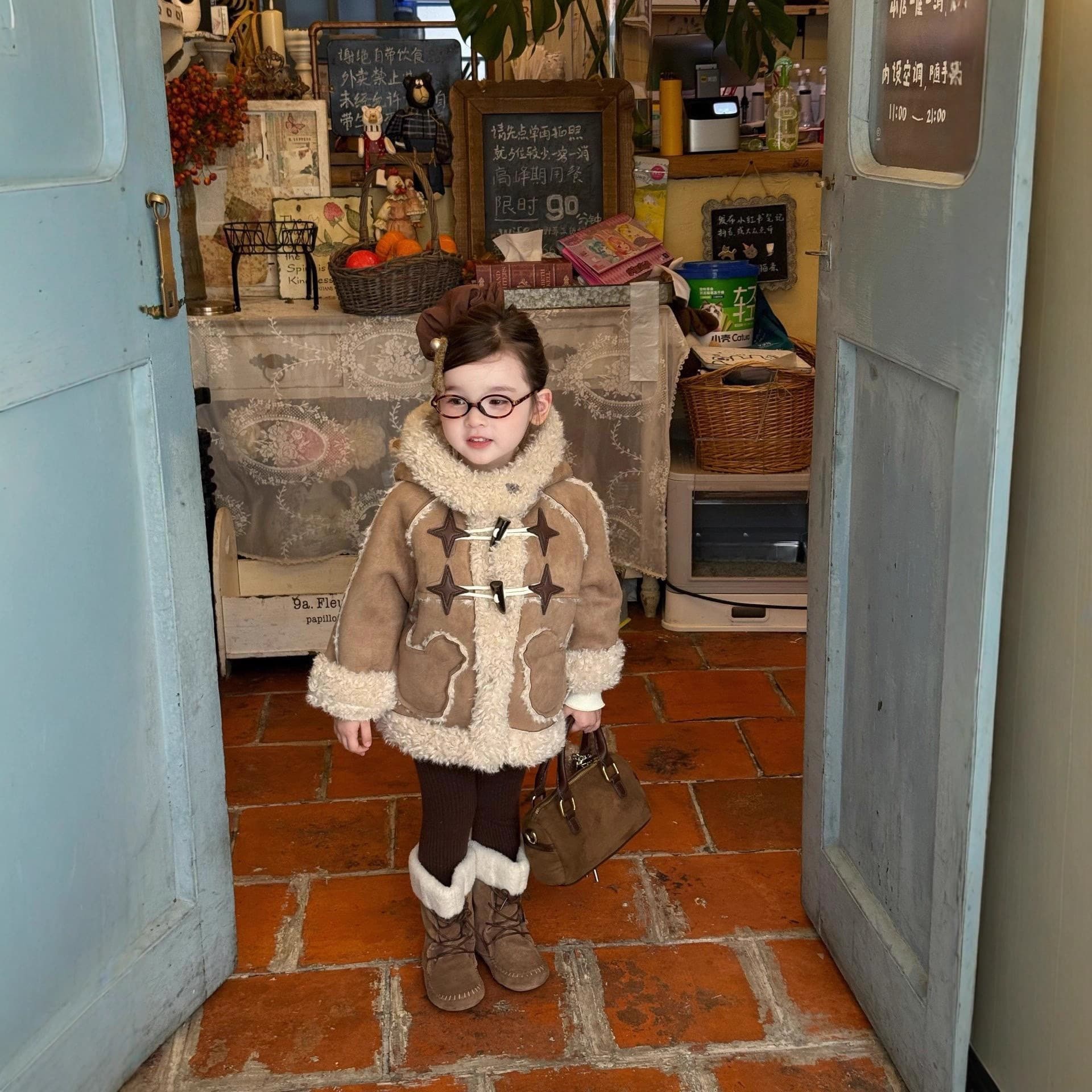 [In Stock] Girls' Fur-lined Jacket, 2025 Autumn/Winter, Five-pointed Star Hooded Thickened Horn Button Jacket