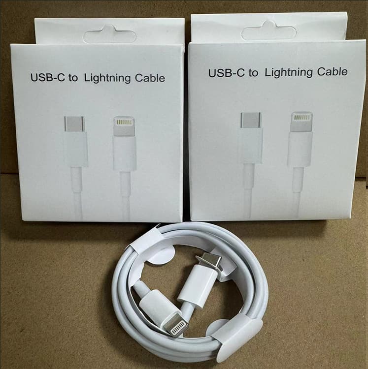 Fast Charging PD20W Data Cable for Apple iPhone 13/14, Compatible with Lightning and Type-C Interfaces, White