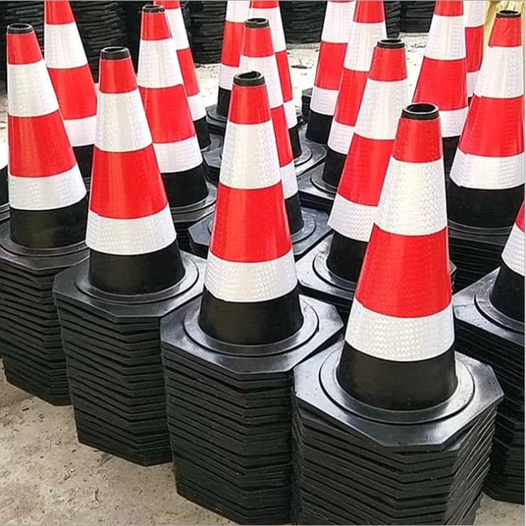 70cm rubber road cone reflective cone 90cm ice cream cone isolation cone special for high-speed construction factory direct sales