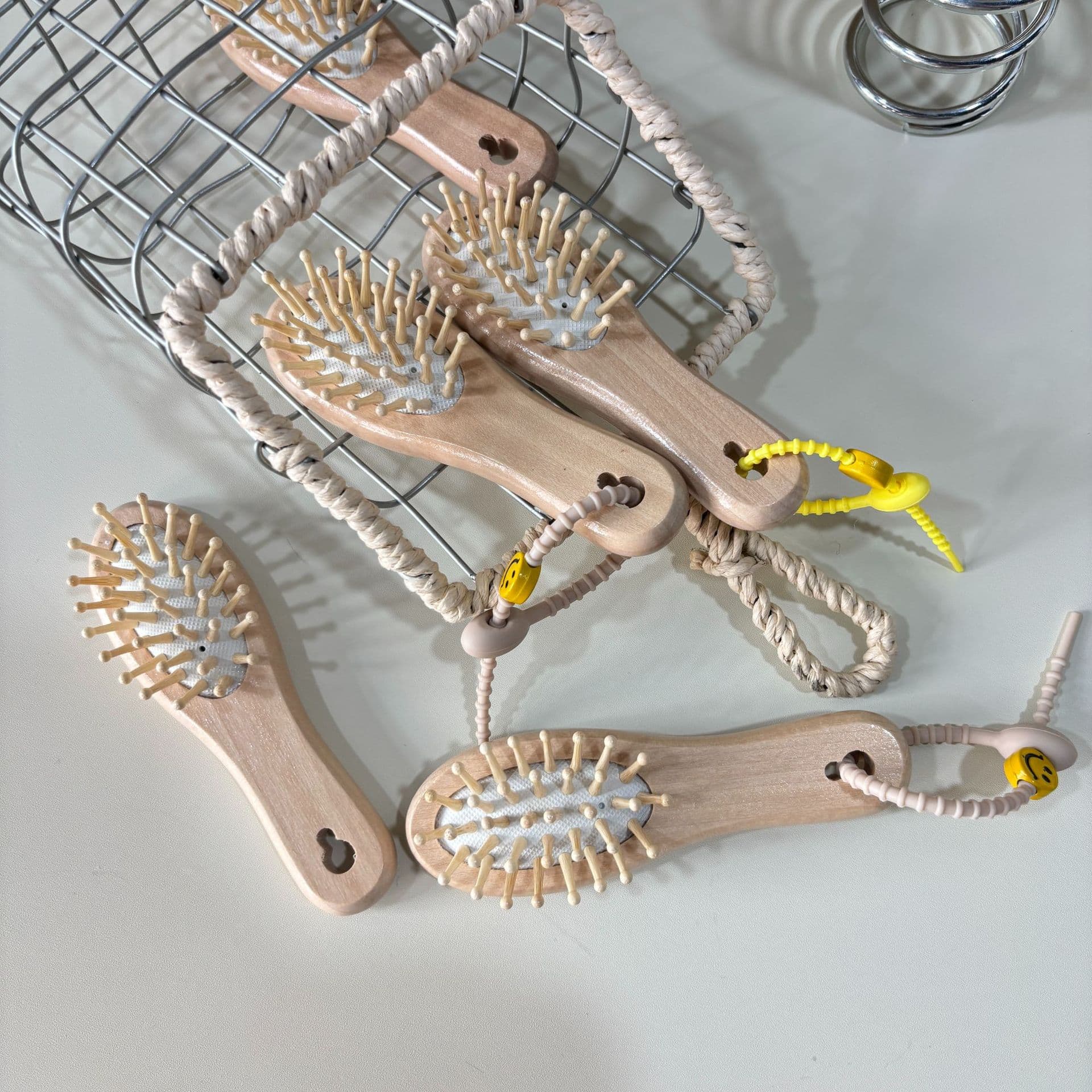Scalp Massage Comb, Wooden Comb, Portable Small Comb, Air Cushion Comb, Mini Tulip, Skin Tone, Yellow, Smiley Face Comb