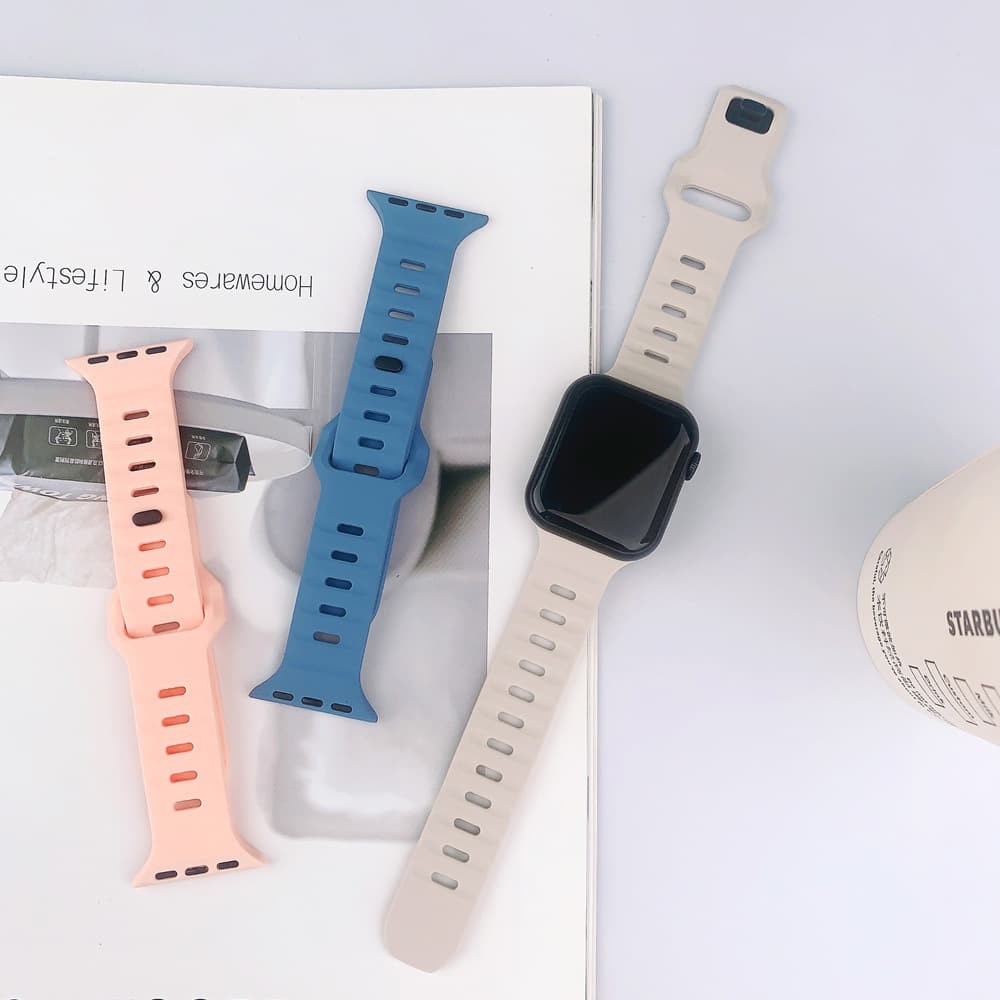 Suitable for Apple Watch 678910 diamond square buckle silicone strap iWatch black metal buckle sports wristband