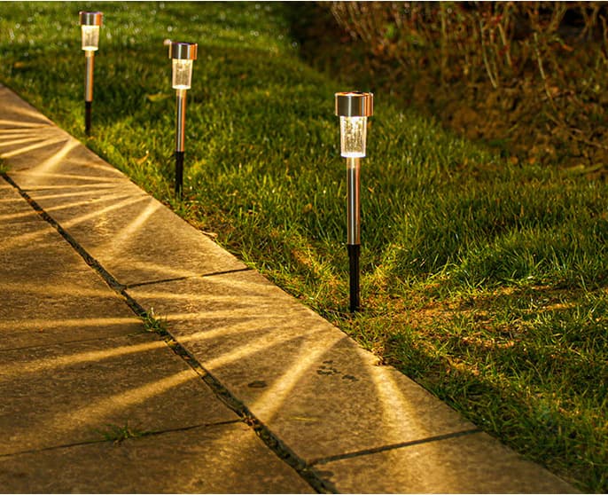 Solar Outdoor Garden Light, Auto-On at Dusk, Waterproof Decorative Lawn Light for Yard