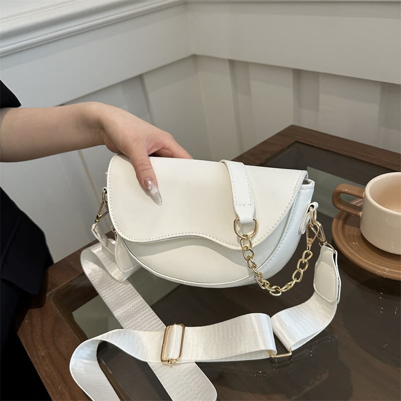 Spring and Summer Style Handbag for Women 2024 New Trendy Leather Shoulder Bag Underarm Bag Niche Wide Strap Crossbody Saddle Bag