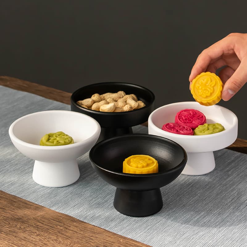 Chinese-style tall ceramic fruit plate/tray, suitable for living room fruit display, tea and snack serving, small size for home use.