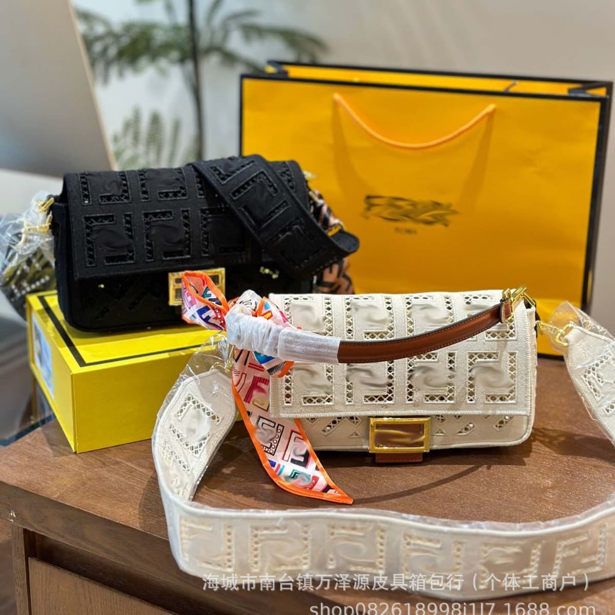 F family's new hollow embroidered baguette baguette is a one-shoulder cross-body carry-on armpit that is convenient for travel, practical and high-end