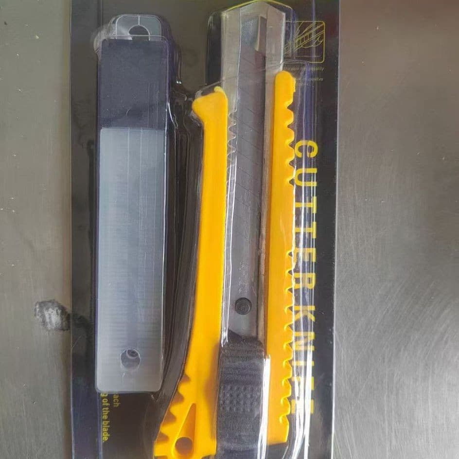 223-piece set of utility knives.