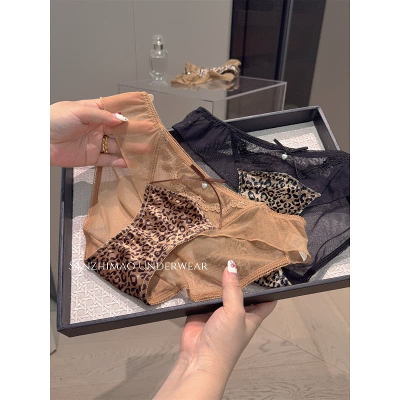 Soft and plush leopard print 2025 new sexy lace panties for women, hip-hugging, seductive triangle panties, dark brown.