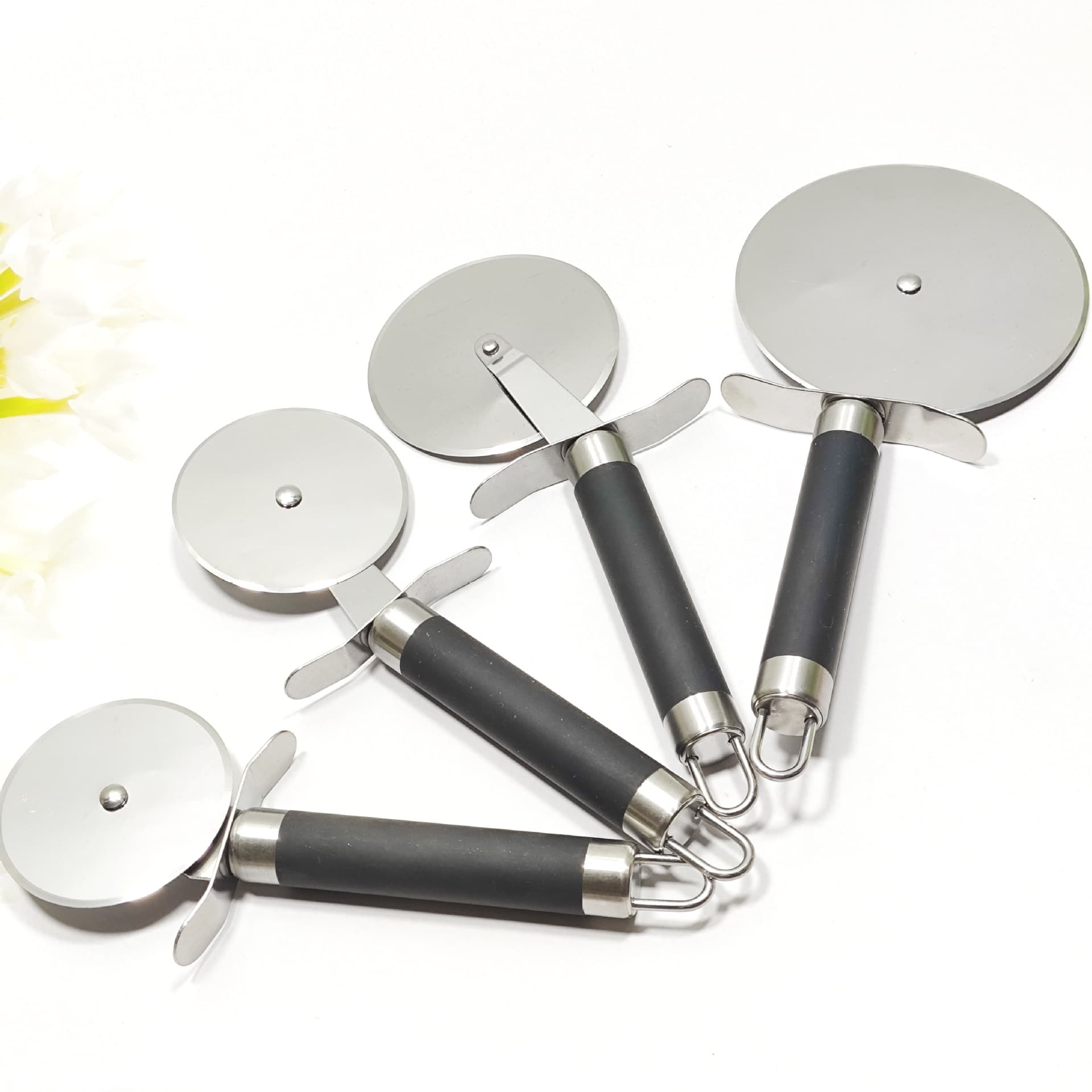 Stainless Steel Pizza Cutter Wheel Pizza Knife Pizza Slicer Rubber Handle Pastry Cutter Cake Knife Kitchen Tool
