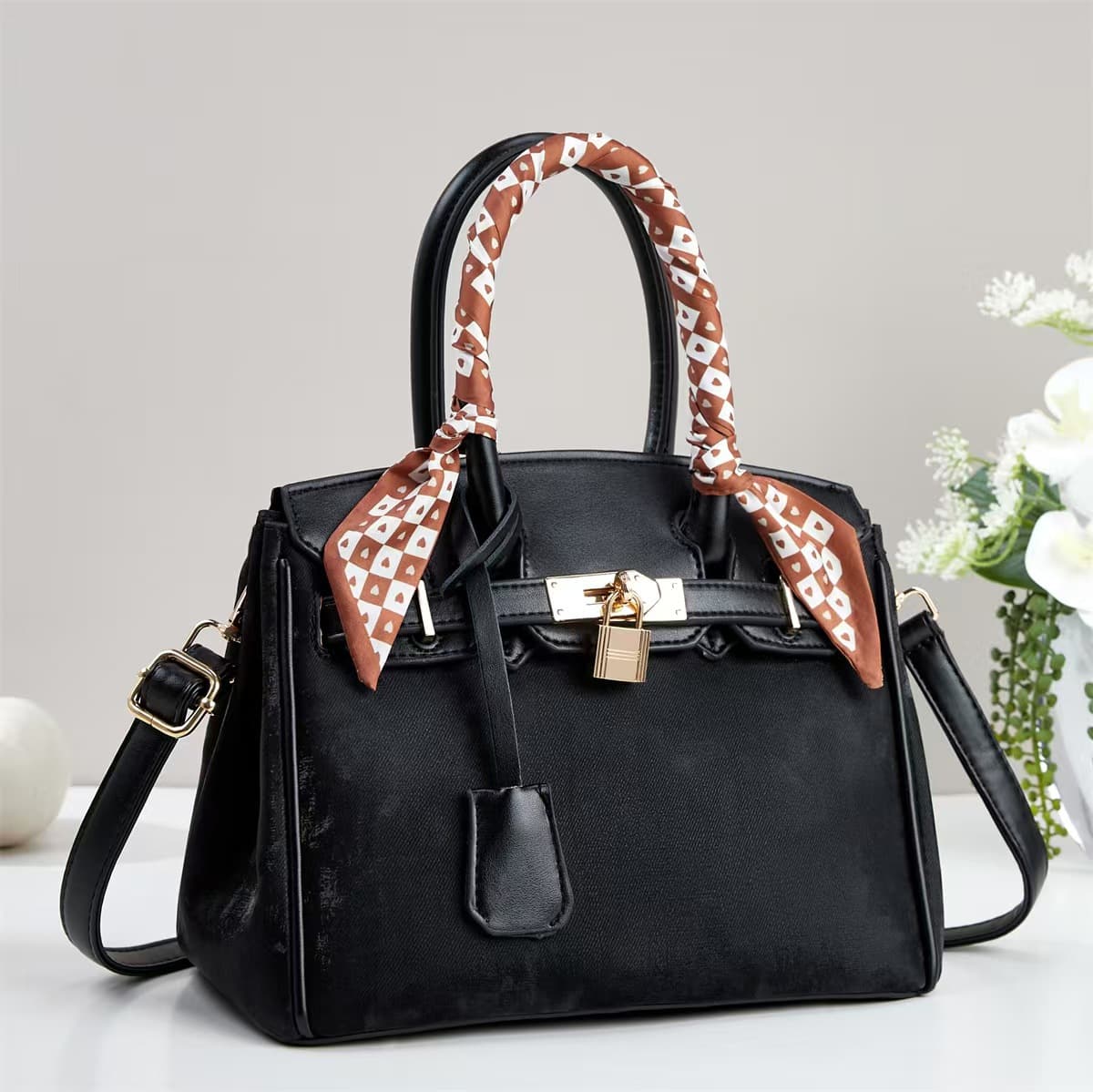 Light Luxury Retro Platinum Bag with a High-End Feel, Commuter Style Handbag and Crossbody Bag for Women. Manufacturer's Ready Stock Wholesale Bags