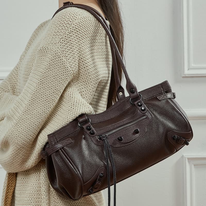 ABG Punk Rivet Toe Cap Top Layer Calfskin Baguette Bag 25 New Trend Le City Horizontal Punk Motorcycle Bag