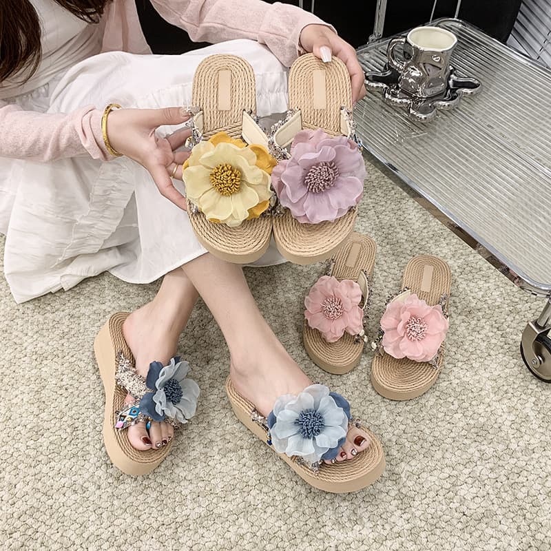 Fairy-Style Floral Thick-Soled Beach Slippers, Summer Fashion Vacation Style, Suitable for Pairing with Dresses, Cross-Strap Wedge Flip-Flops