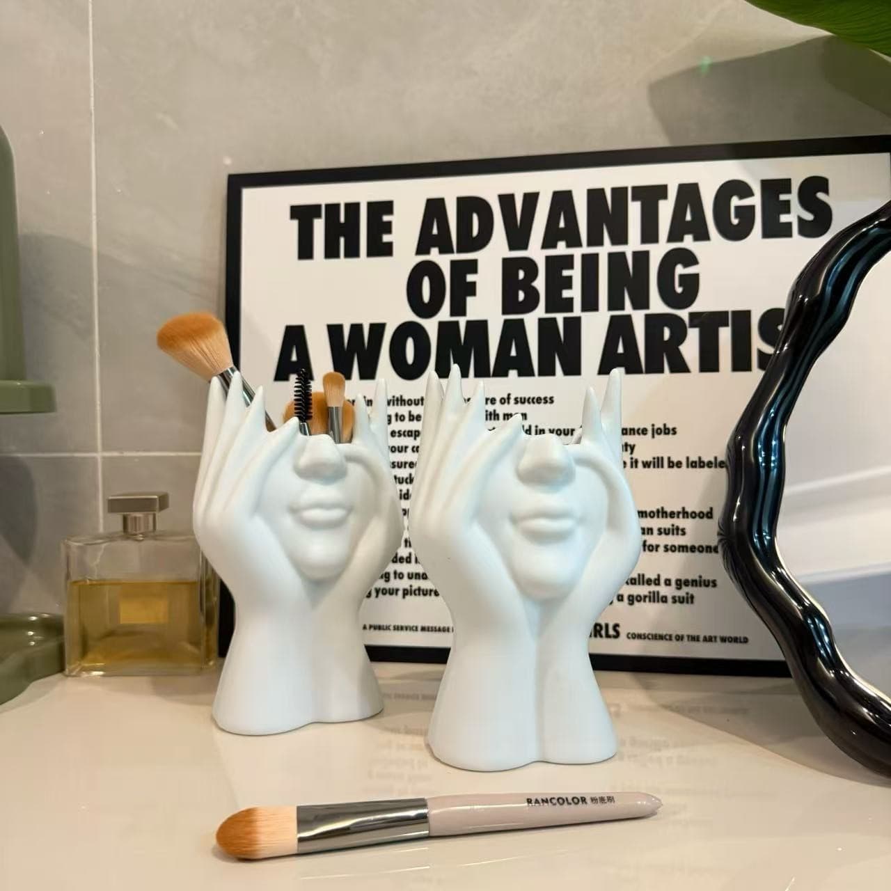 Cross-border Creative Human Body Art Shape Office Supplies Desktop Multifunctional Storage Pen Holder Makeup Brush Holder Decoration