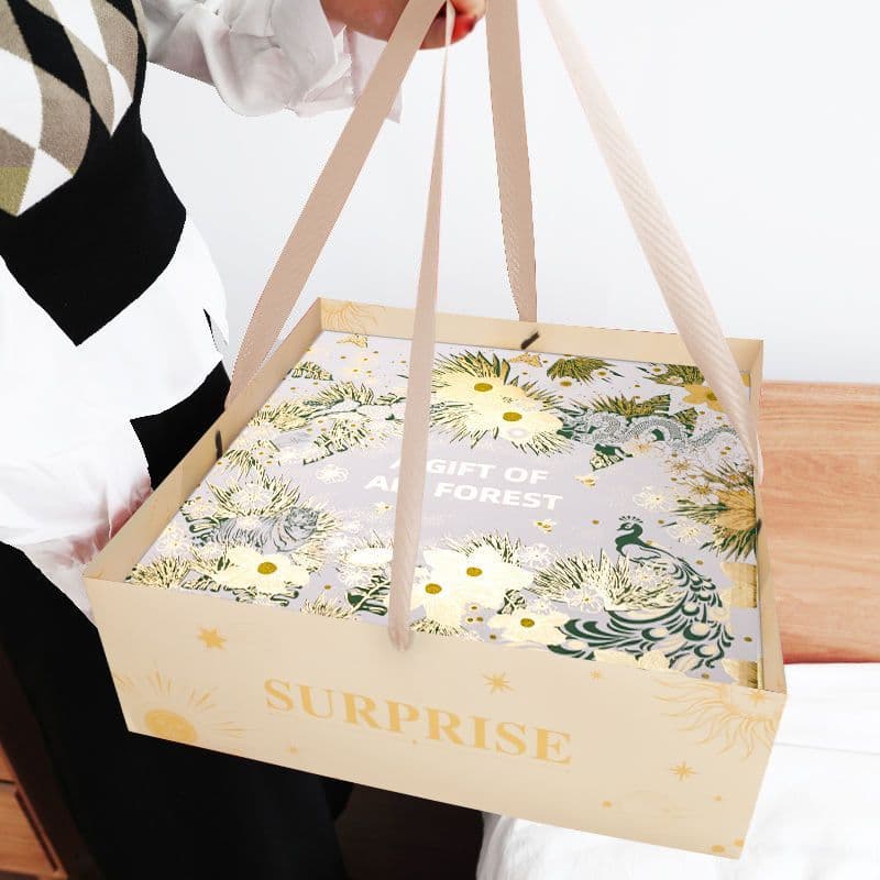 Premium Fruit Gift Box Packaging Empty Box Natural Style Handle Hot Stamping Snack Pastry New Year Gift Box