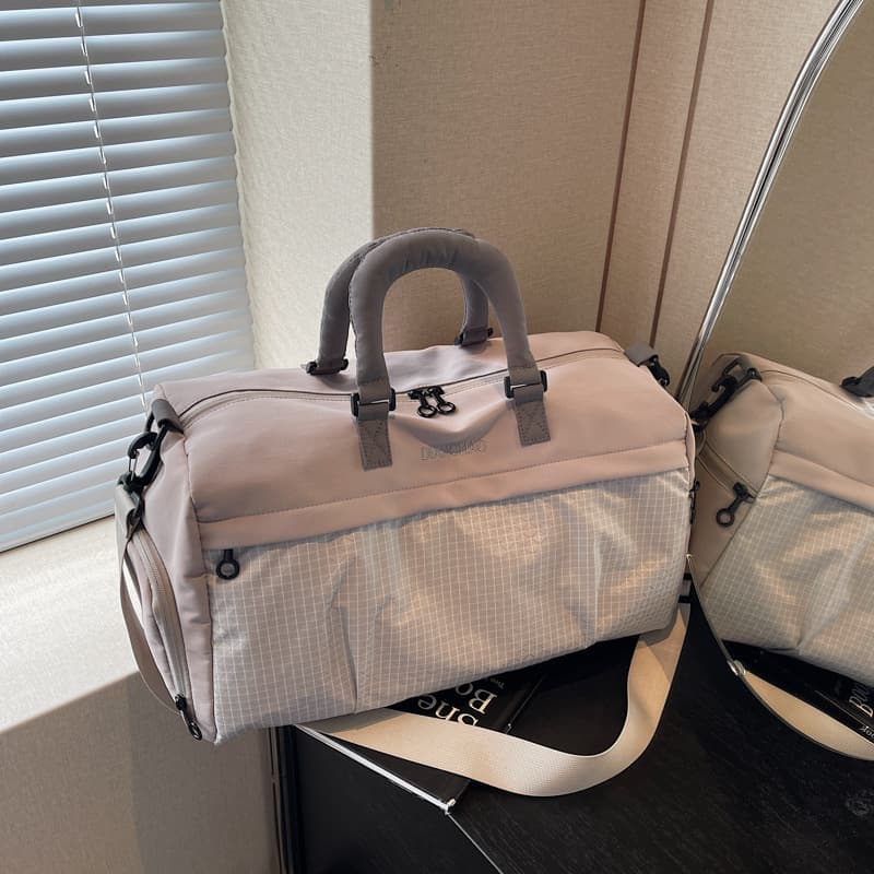 Large Capacity Fitness Bag Travel Bag Women's Fashion Lightweight Handheld Crossbody Sports Gym Bag Short Trip Storage