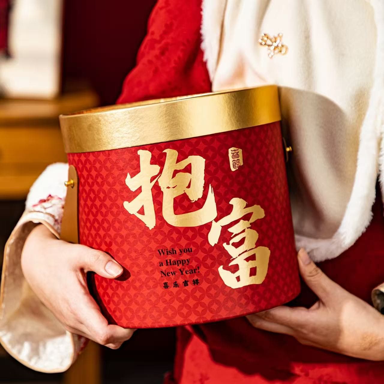 2026 Year of the Horse New Year Hug Bucket Large Gift Box Snack New Year Goods Cookies Pistachios Pine Nuts Snowflake Crisp Empty Box