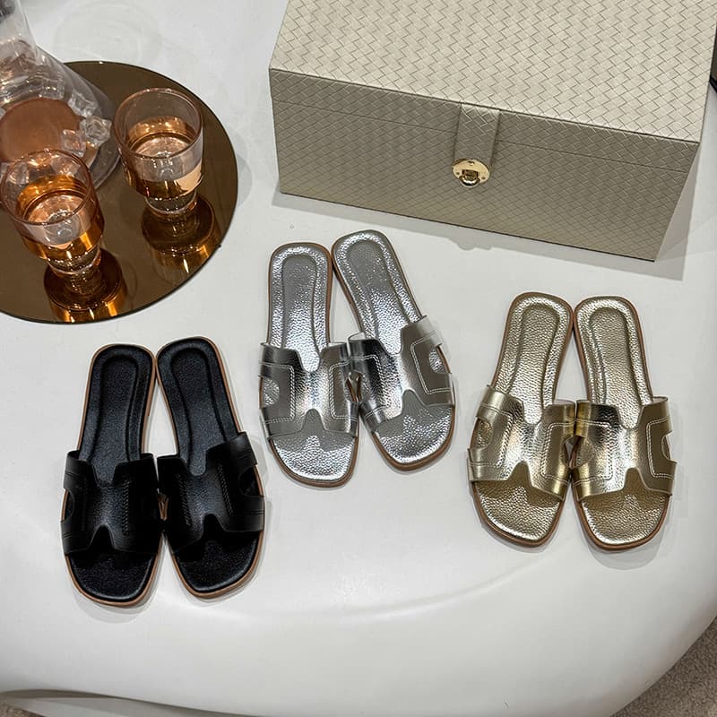 Foreign trade hot-selling slippers for women Korean style fashionable outer wear solid color flat slippers beach ladies flat slippers wholesale