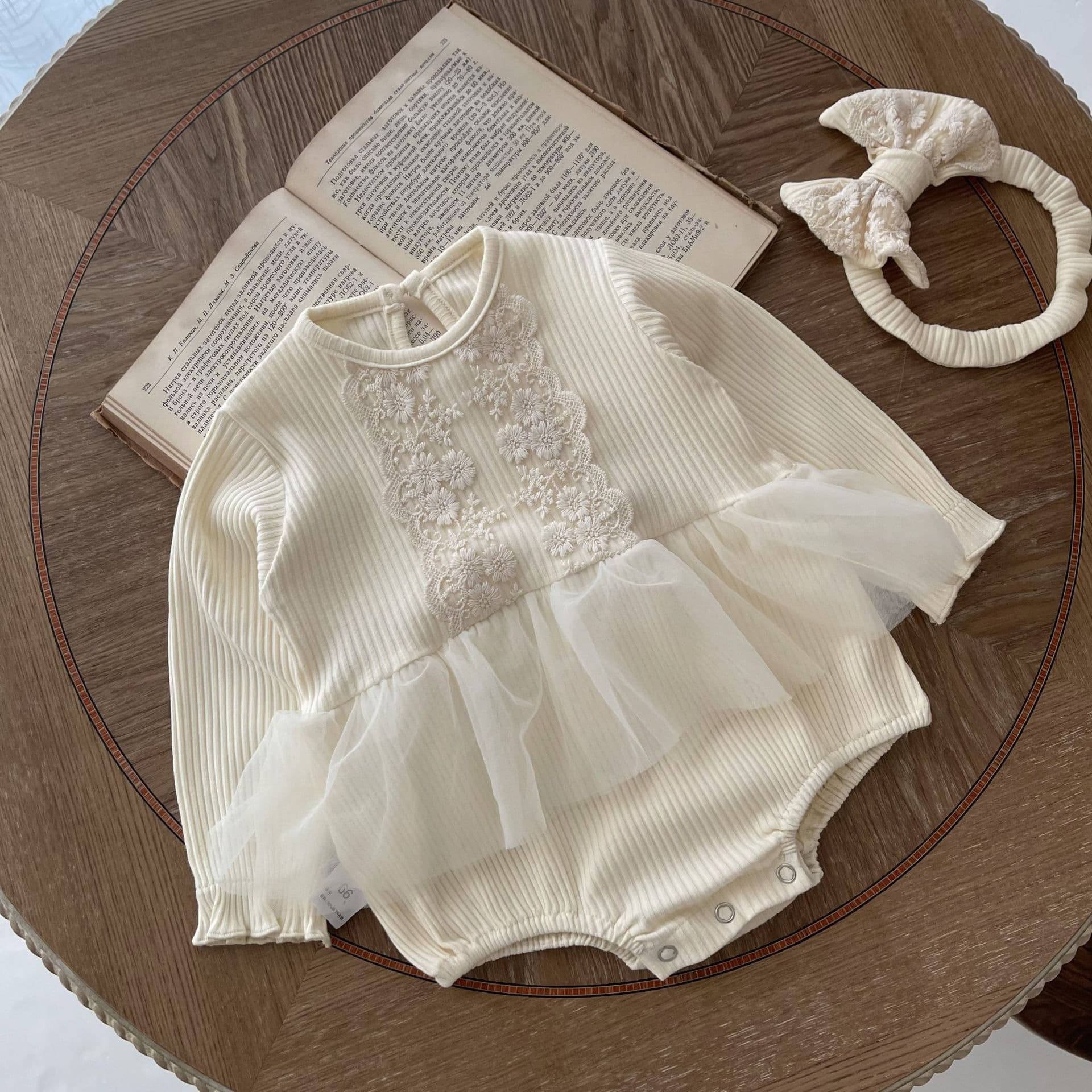 Korean Style Baby Girls Spring/Autumn Long Sleeve Romper Lace Bodysuit Lace Trim