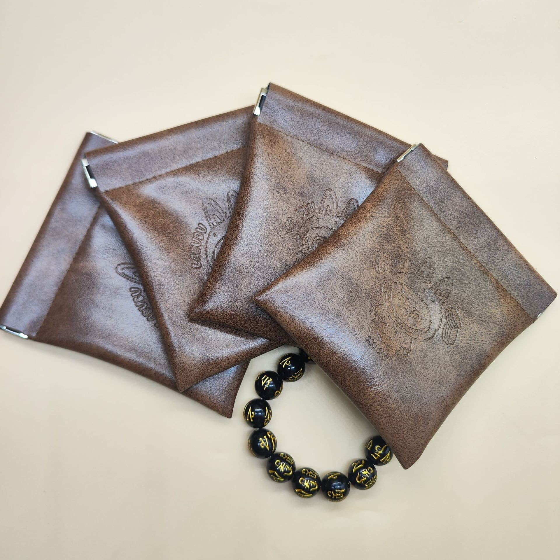 Custom brown tree oil surface PU snap bag, collectible handwear dustproof packaging bag, automatic closure lipstick coin purse.