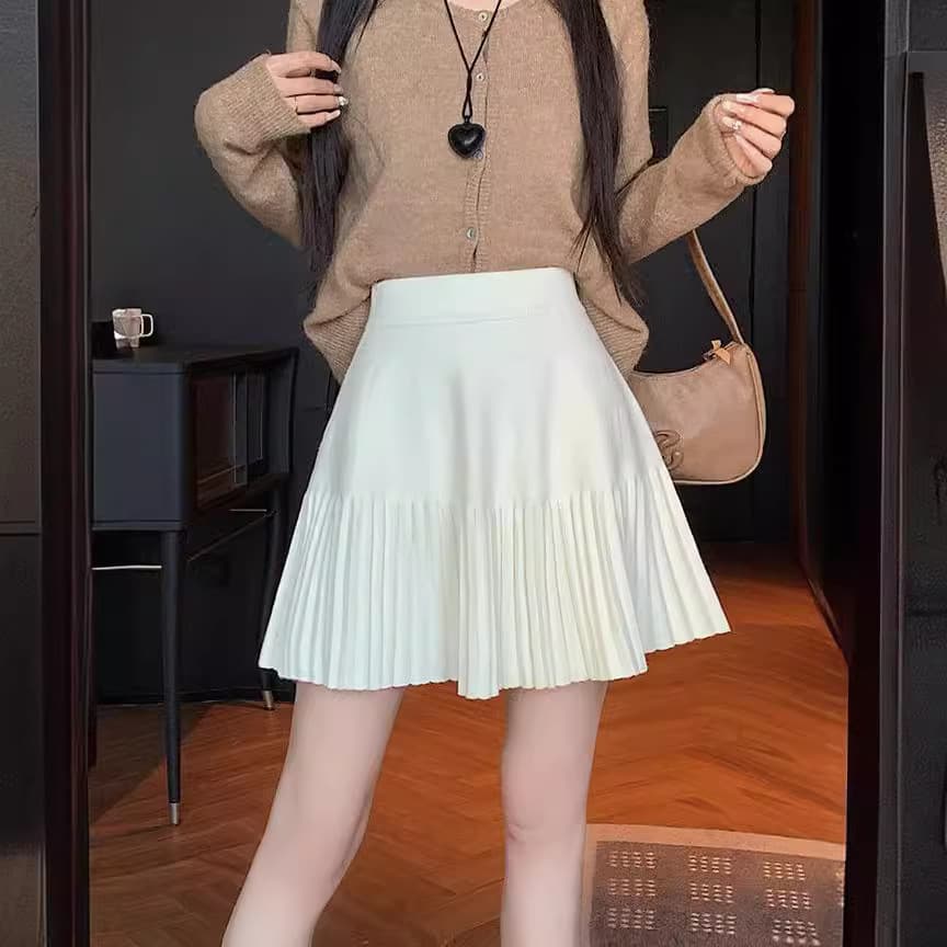 2024 Spring/Autumn New Korean Style Pleated Knit Skirt, High-Waist Slimming A-Line Half Skirt, Fashionable and Versatile Short Skirt