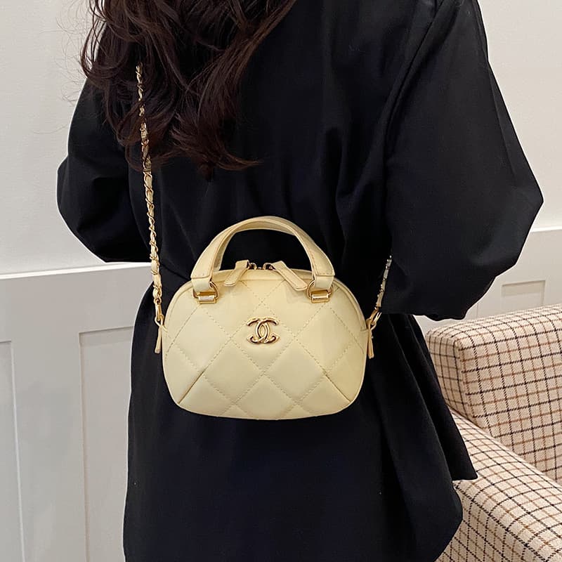 Elegant Quilted Tote Bag for Women, Diamond Stitch Shoulder Pillow Bag, Crossbody Chain Bag, Light Luxury Makeup Bag