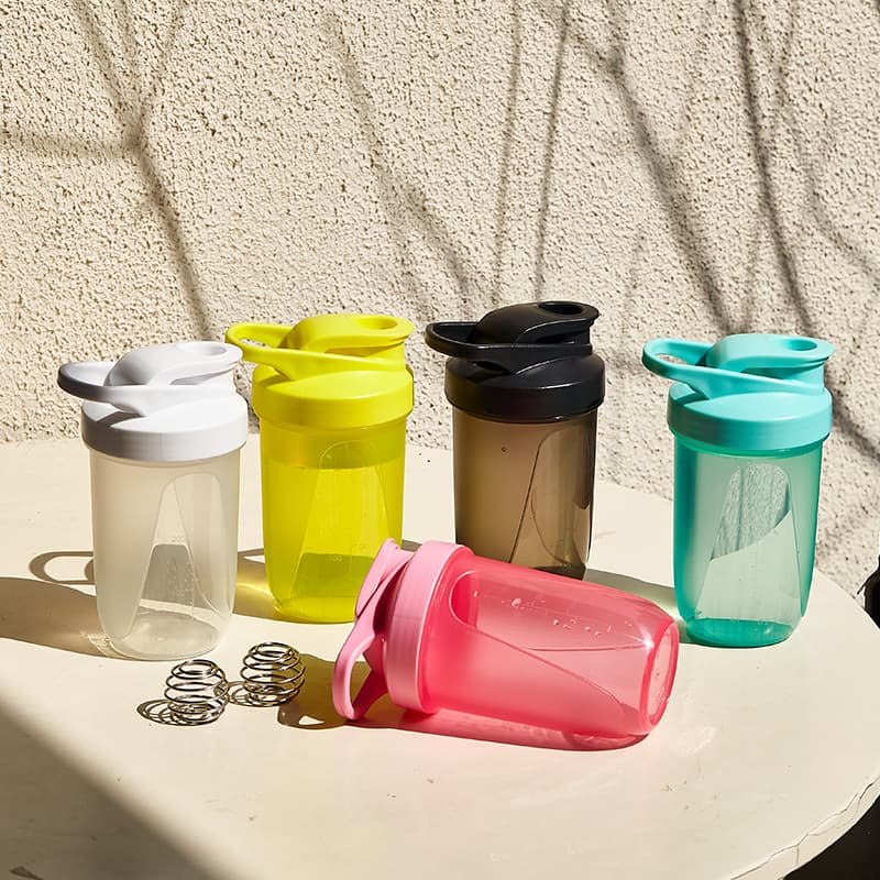 Protein powder milkshake shaker cup plastic shaker cup fitness sports water cup portable scale mixing cup can be customized with logo