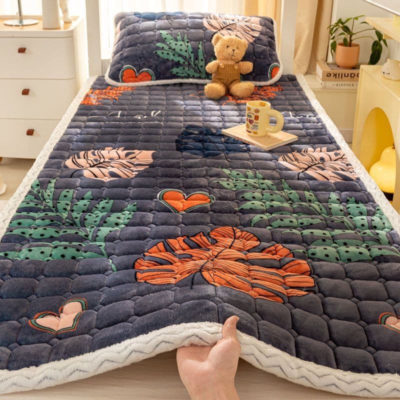 Winter Milk Fleece Mattress Soft Pad for Home and Student Dorm, Single Extra Thick Warm Bedding, Double-Sided Coral Fleece Mat