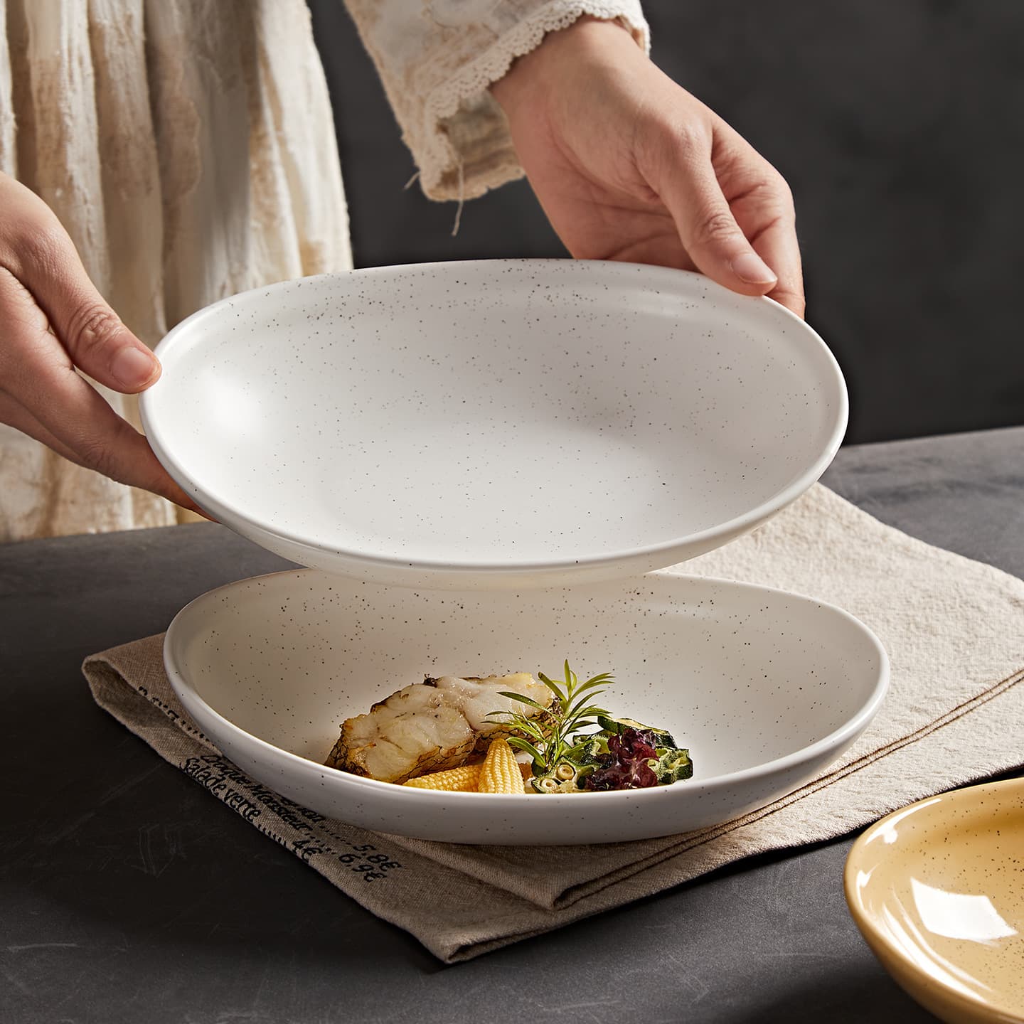 High-temperature underglaze sesame glaze ceramic plate, household oval dinner plate for Western cuisine, dessert, breakfast, and pastry