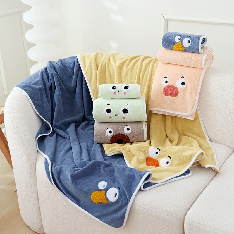 Cartoon Children's Coral Fleece Bath Towel, Thickened Beach Towel, Absorbent Home Towel for Adults, Cartoon Towel