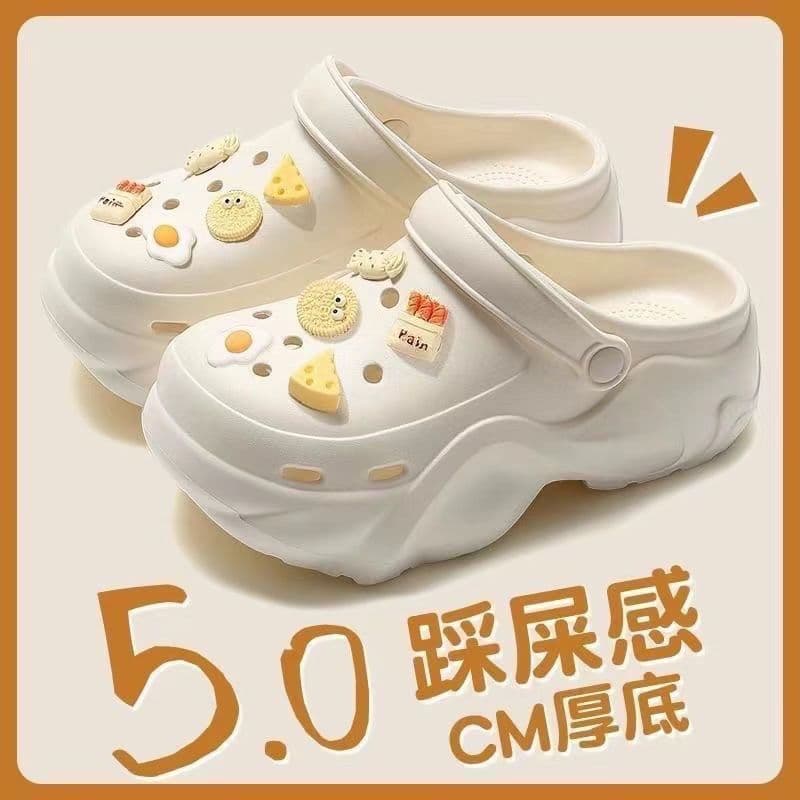 New EVA platform clogs for women, perfect for summer, ideal for beach wear, non-slip closed-toe slippers.