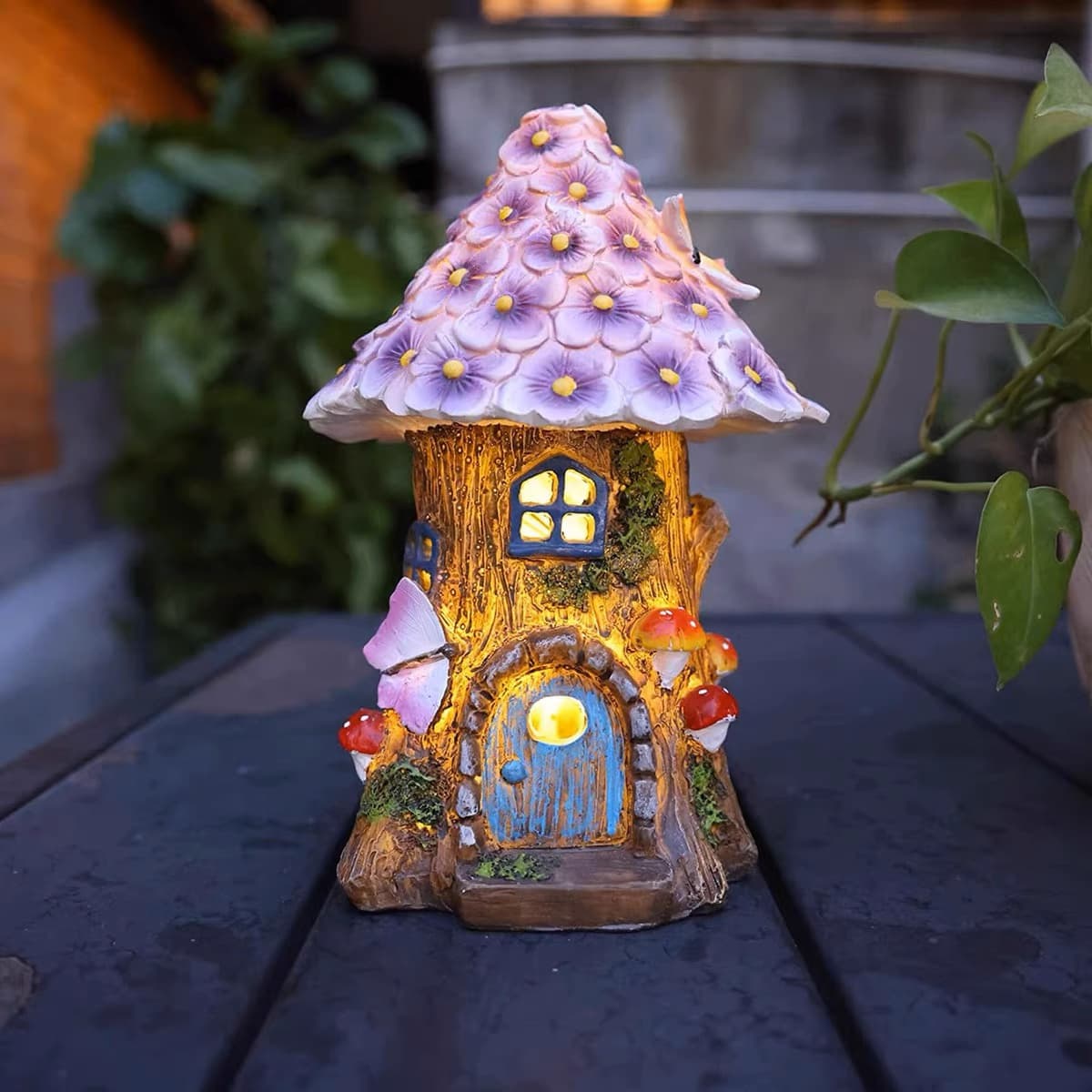 Cross-border outdoor solar garden courtyard ornament statue treehouse night light, resin craft house decorative lamp