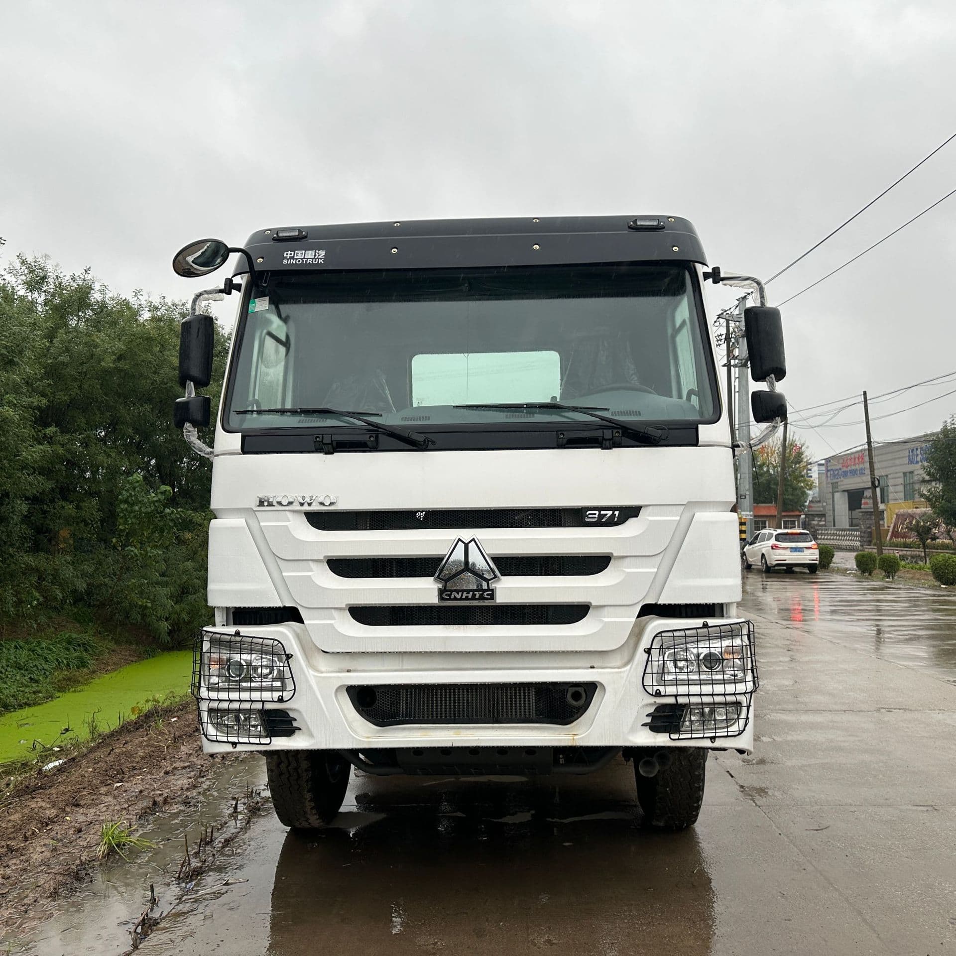 Cross-border supply Sinotruk HOWO dump truck HOWO6×2 371 horsepower Sinotruk engine Dump truck