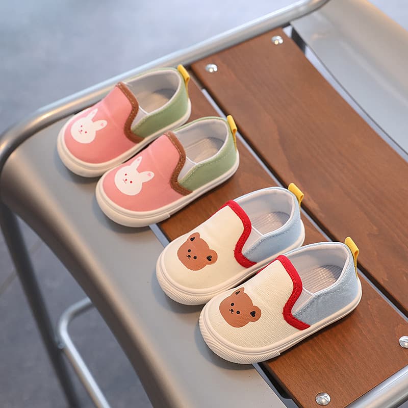 Children's Canvas Shoes, New Spring/Autumn Slip-On Style, Cartoon Unisex Lightweight Soft-Soled Anti-Slip Kids' Shoes