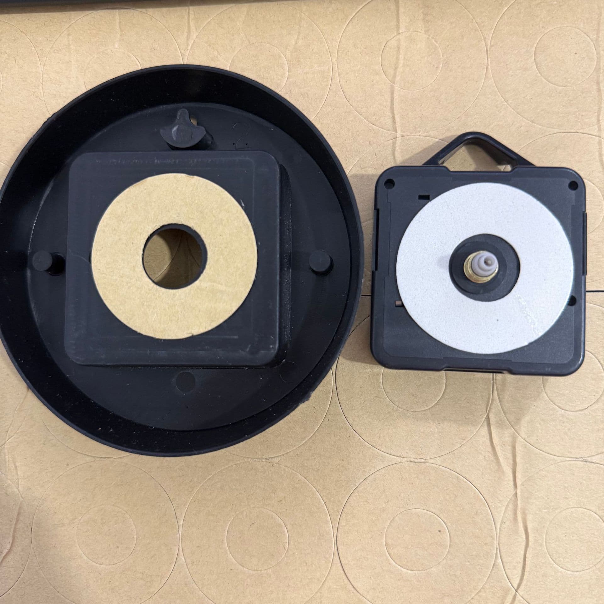 Manufacturer supplies EVA foam movement back cover double-sided adhesive clock accessories, movement for wall clocks, self-adhesive black and white strong adhesive.
