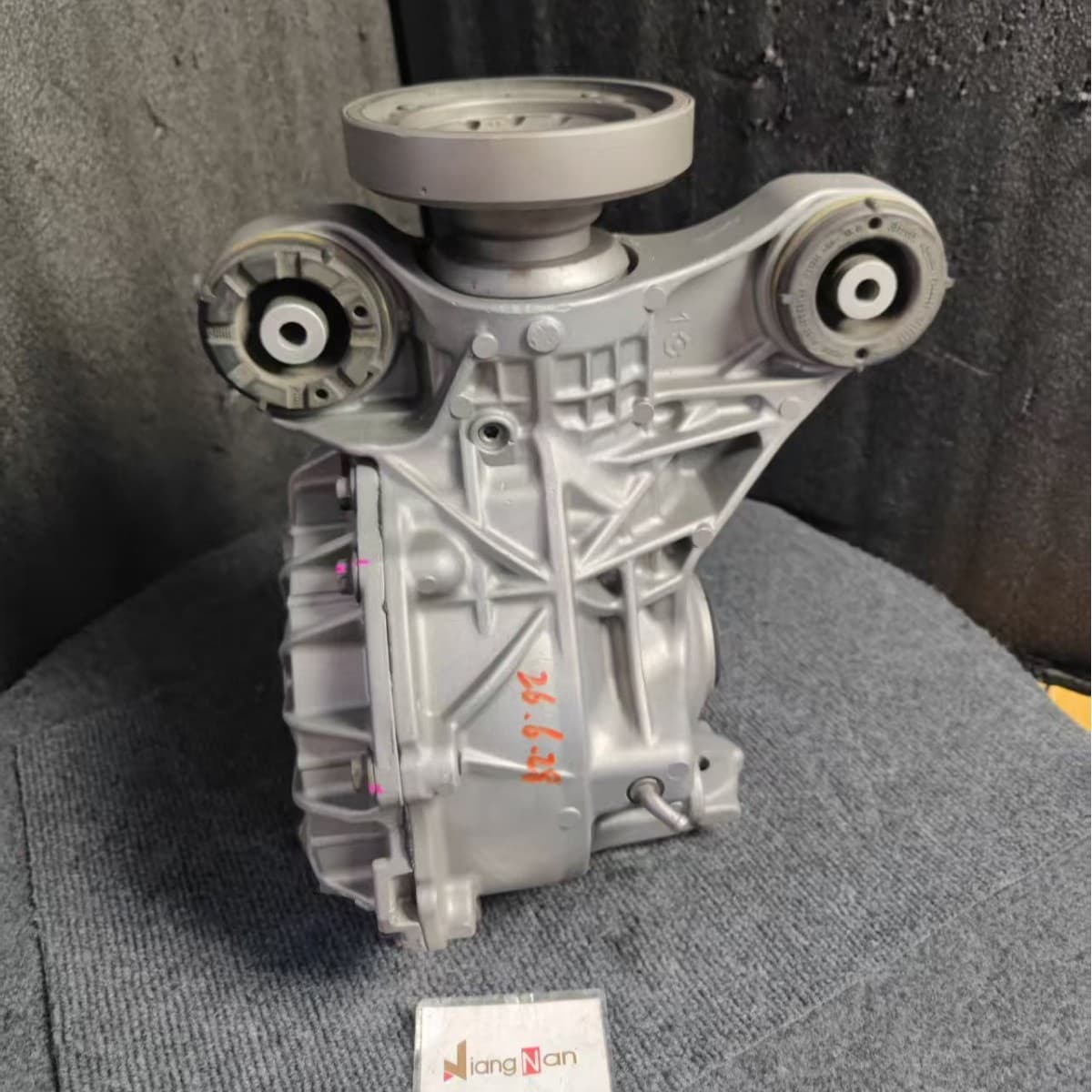 Land Rover Range Rover rear differential adapted model, Range Rover part number LR041963#LR070146