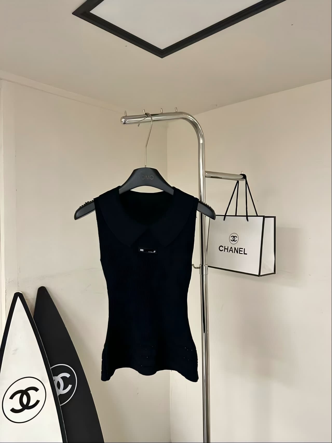 mm's stylish V-neck hollow knit T-shirt, premium ice silk slim fit sleeveless top for layering or standalone wear