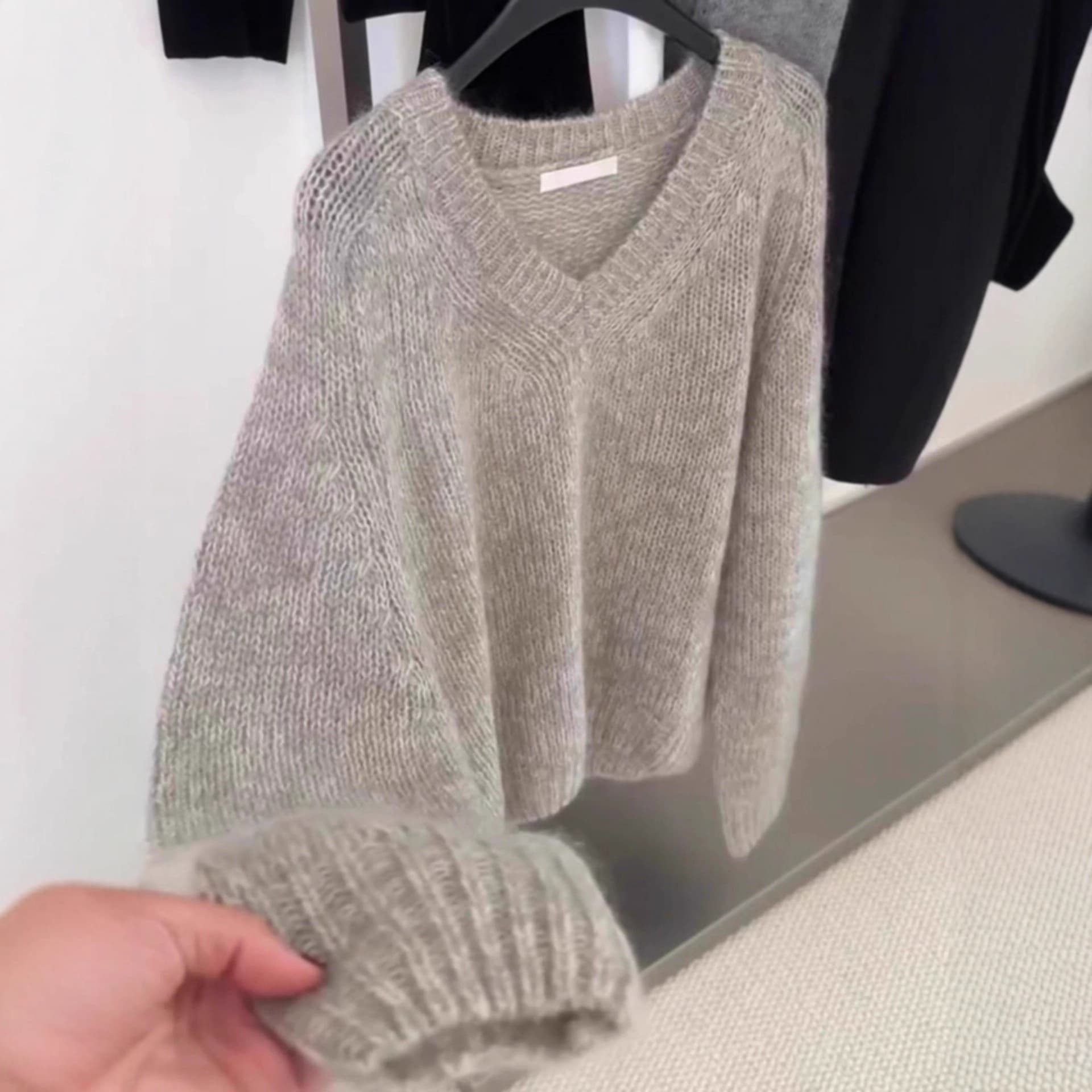 Gray v-neck long-sleeved sweater sweater Korean chic light luxury women's autumn fashion lazy style soft and waxy sweater