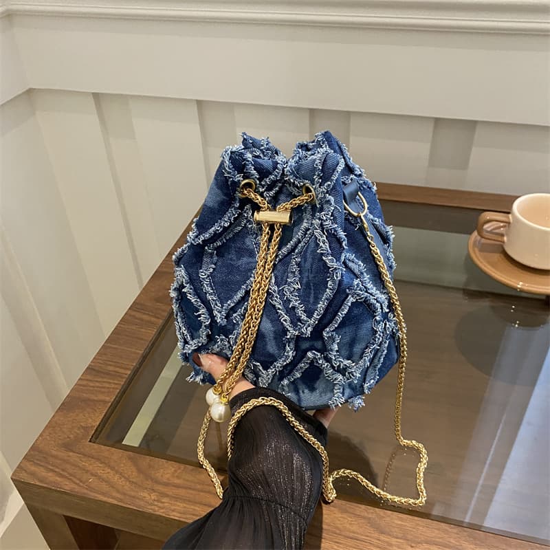 Urban Minimalist Women's Bucket Bag with Drawstring Frayed Edge Crossbody Single Shoulder Bag Fashionable And Stylish
