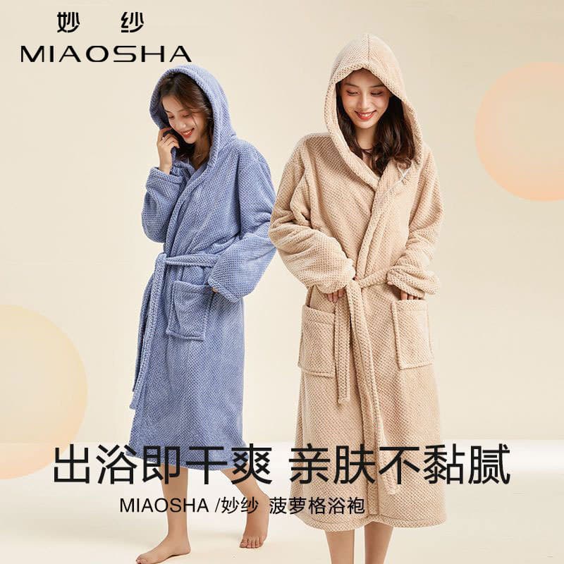 Pineapple-patterned hooded coral fleece bathrobe, all-season, absorbent, quick-drying, soft, unisex, couple's bathrobe/nightgown.