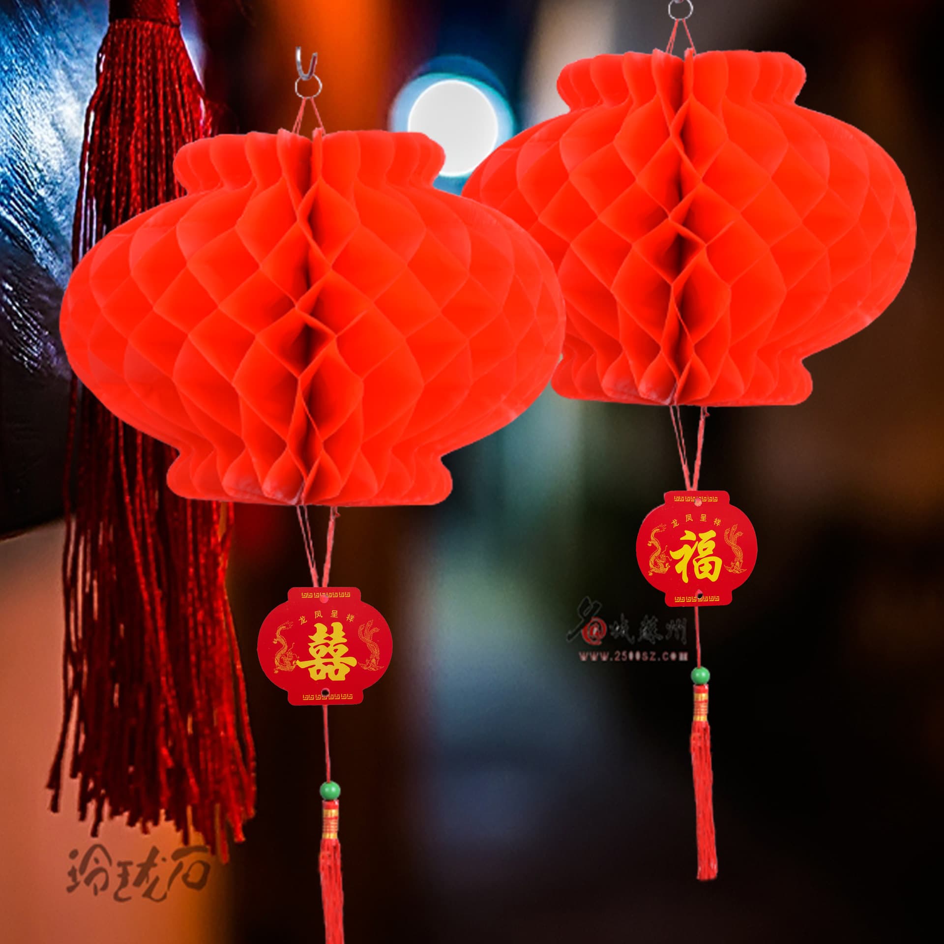New Year wedding lanterns, waterproof honeycomb folding plastic paper lanterns, peace lanterns, festive red lanterns, and "Fu" character decorations.