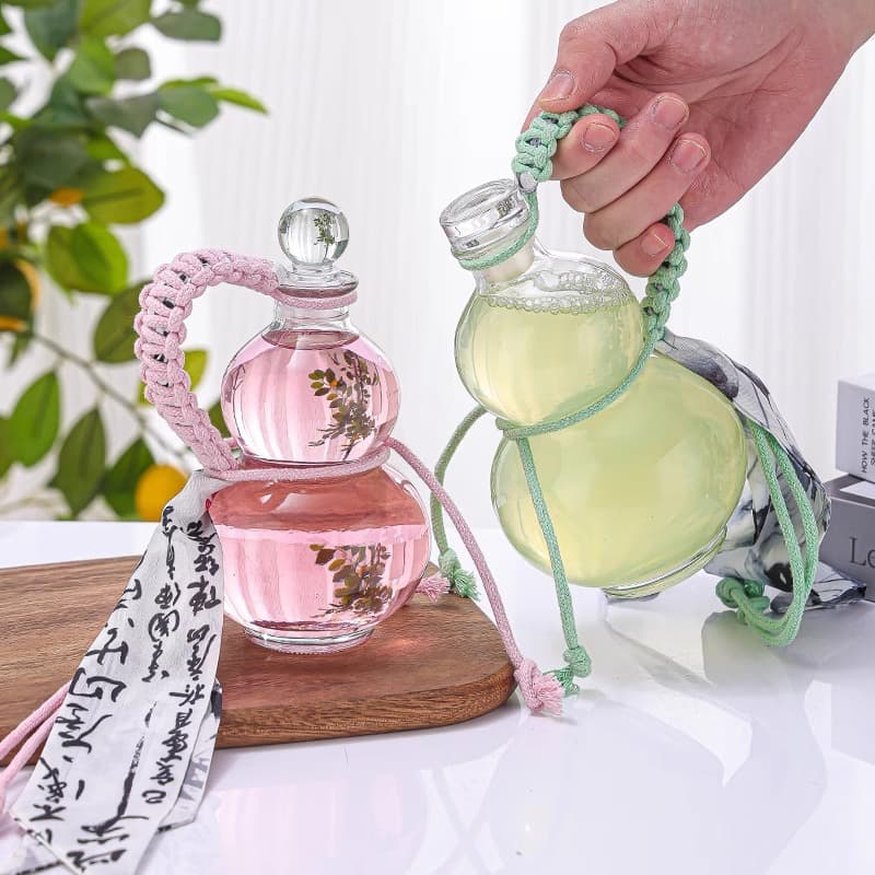 Creative High-Design Gourd Glass Bottle for Fruit Wine Dispensing, Transparent White Wine Bottle, Handmade Gift Empty Bottle with Airtight Seal