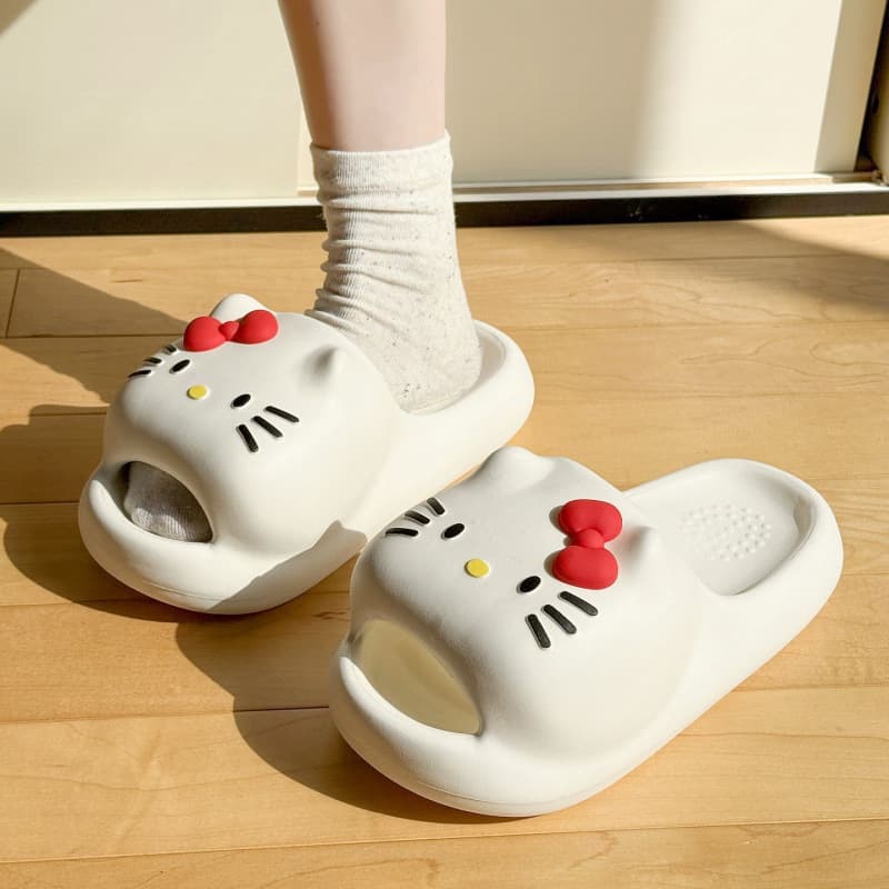 Thick-soled slippers for women, new summer wear, cute cat indoor home bathroom, non-slip slippers with poop feeling