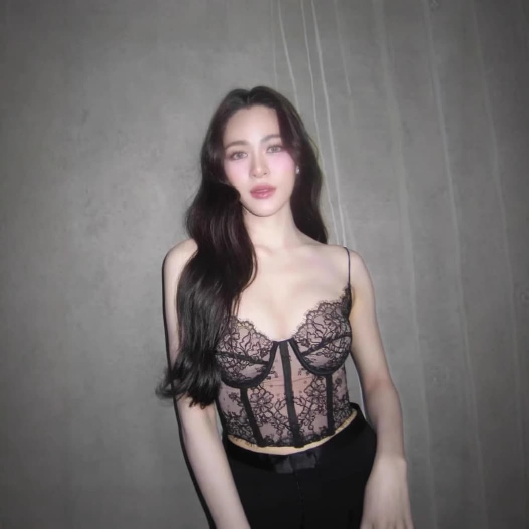 24aw Sexy Beauty Thailand Po*m Black and White Heavy-Duty Fishbone Lace Camisole Top for Layering