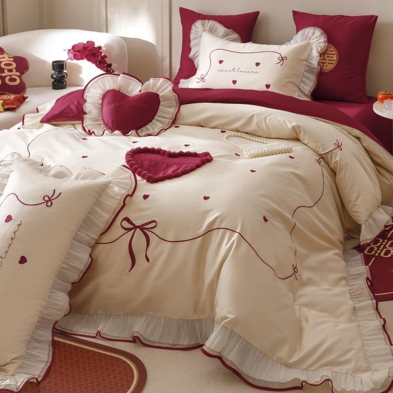 Red princess-style wedding four-piece set including cushions and pillows, ten-piece high-end red dowry quilt set.
