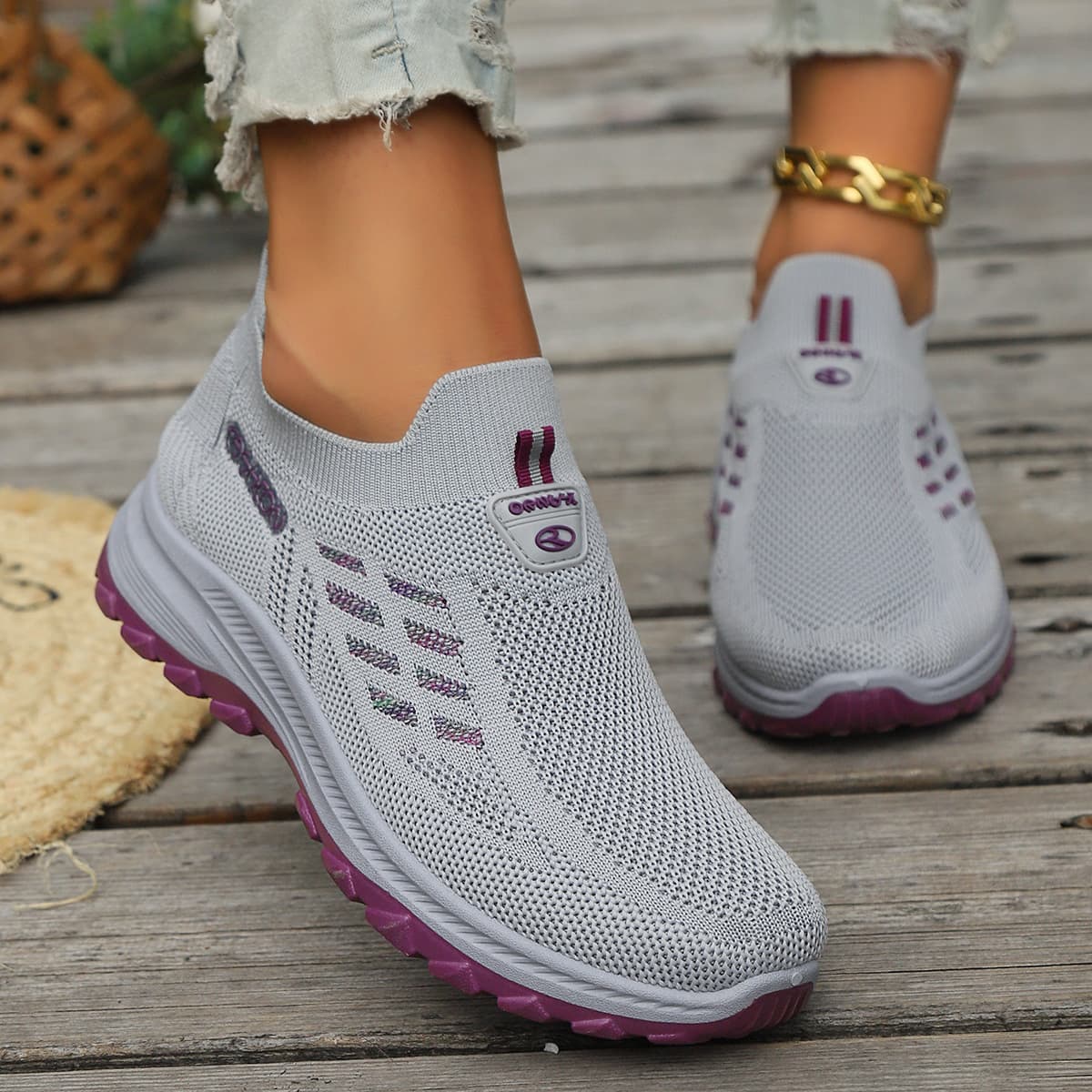 Slip-on Walking Shoes for Women New Mesh Breathable Non-slip Soft Sole Old Beijing Cloth Shoes Casual Mother Shoes Running Shoes