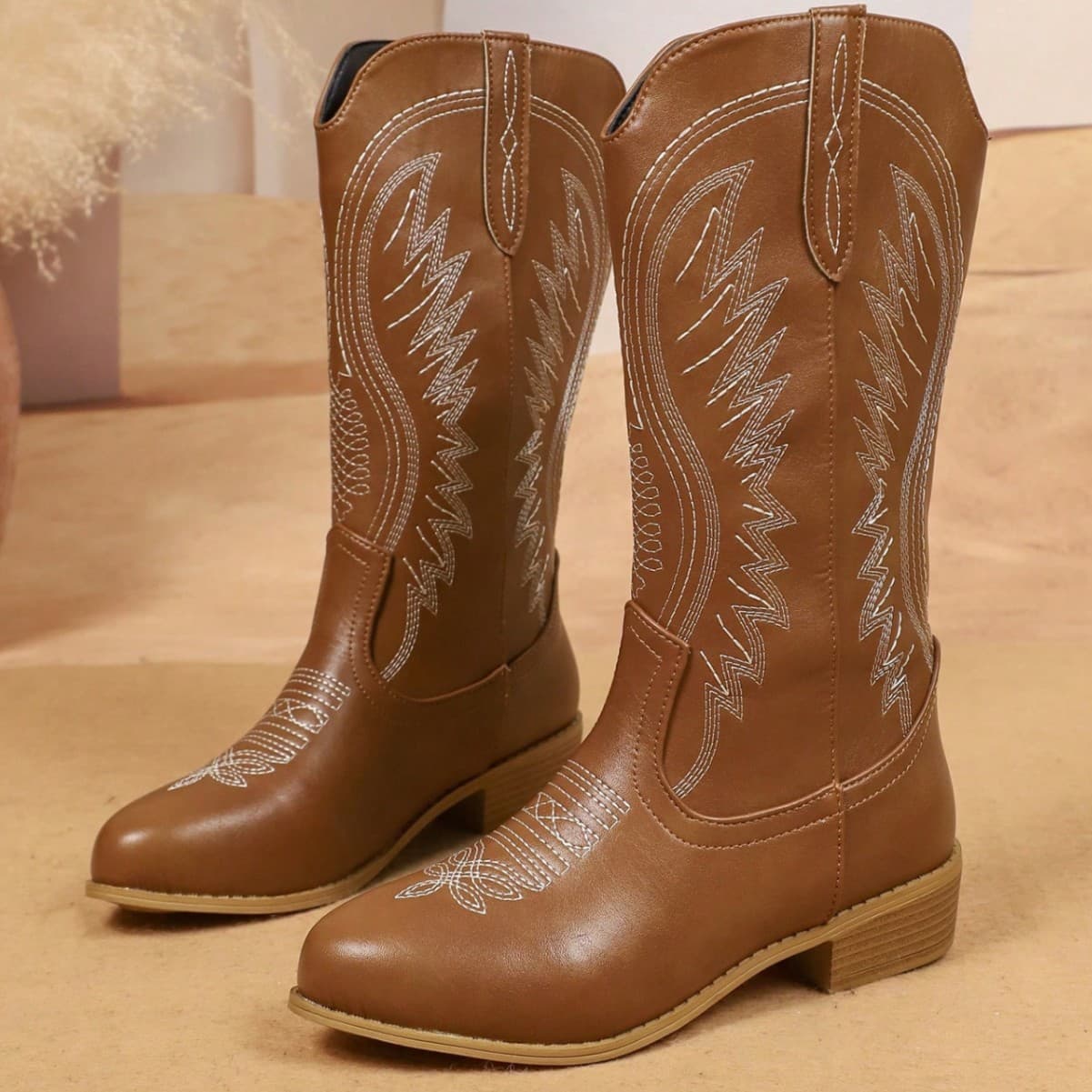 Large size western boots, women's retro short boots, autumn and winter foreign trade new embroidered thick heel sleeves, women's short boots, fashion boots
