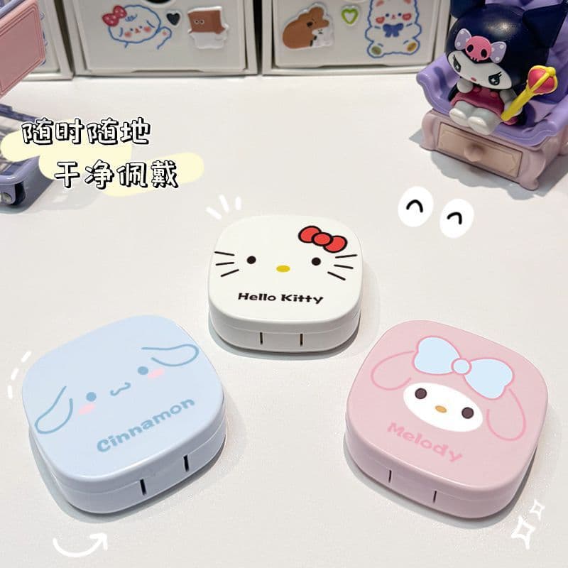 Simple and portable Hello Kitty contact lens case, cute and stylish double contact lens case with lenses.