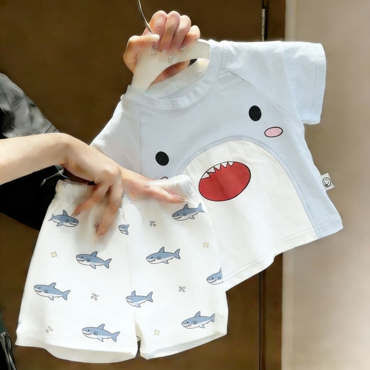 Cotton summer new style cartoon style boys and girls baby cute shark short-sleeved shirt and pants two-piece suit