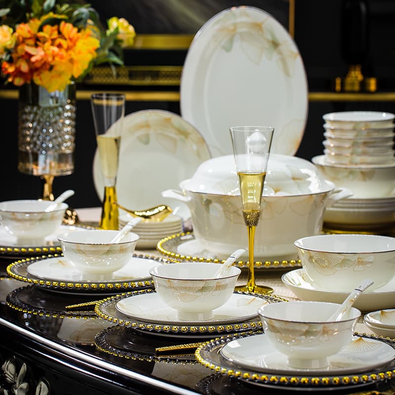Jingdezhen Ceramic Bowl and Plate Set Home Light Luxury Housewarming Wedding Bone China Dinnerware Bowls Plates Wholesale